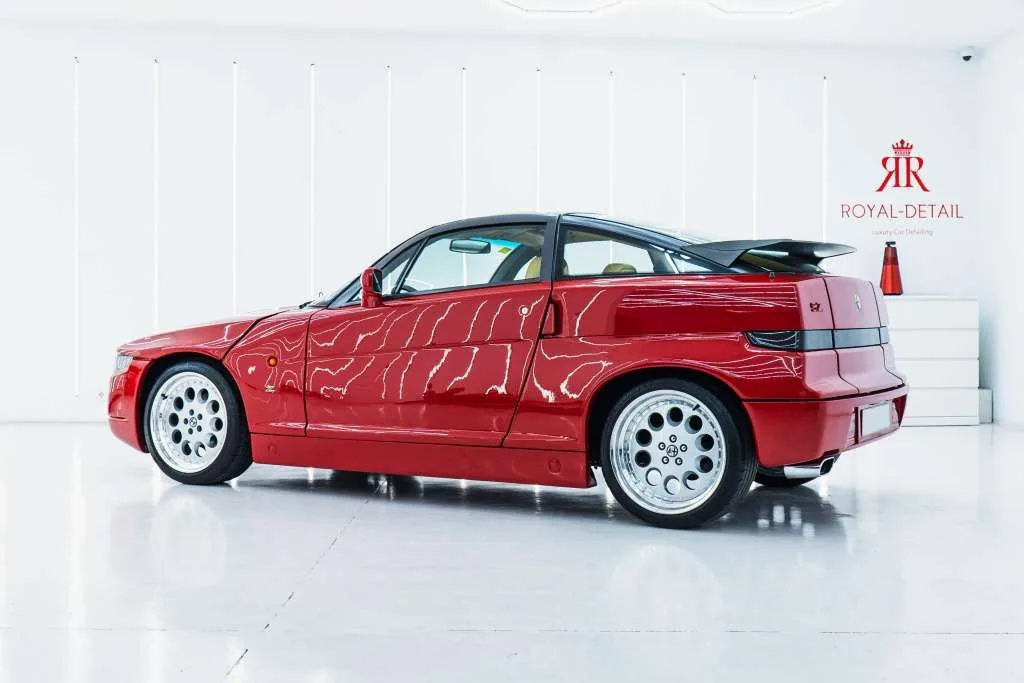 Alfa Romeo SZ Rosso Alfa de trois quarts avant, ligne anguleuse Zagato