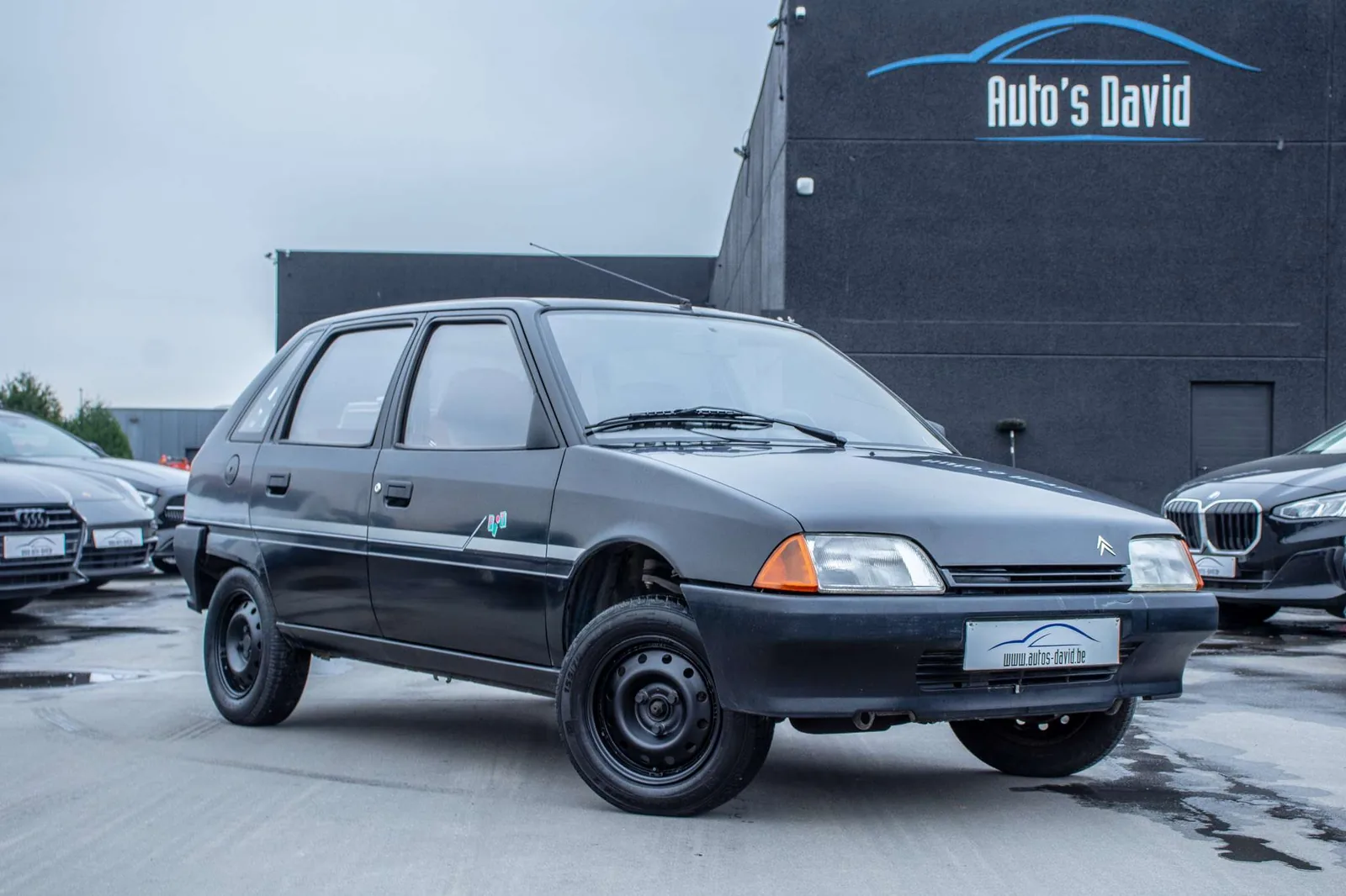 Citroën AX GTI rouge de trois quarts avant