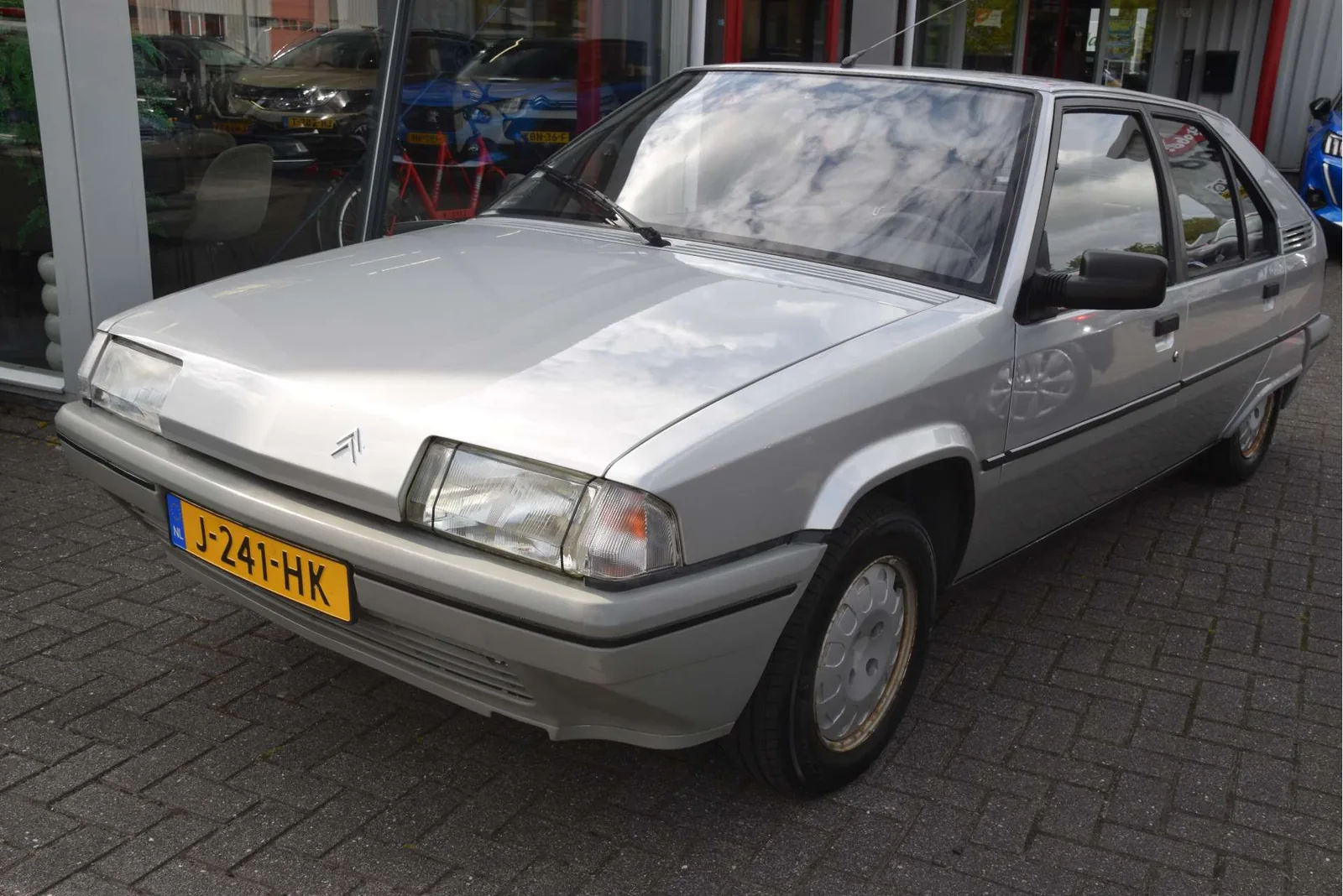 Citroën BX GTI 16 Soupapes rouge de trois quarts avant