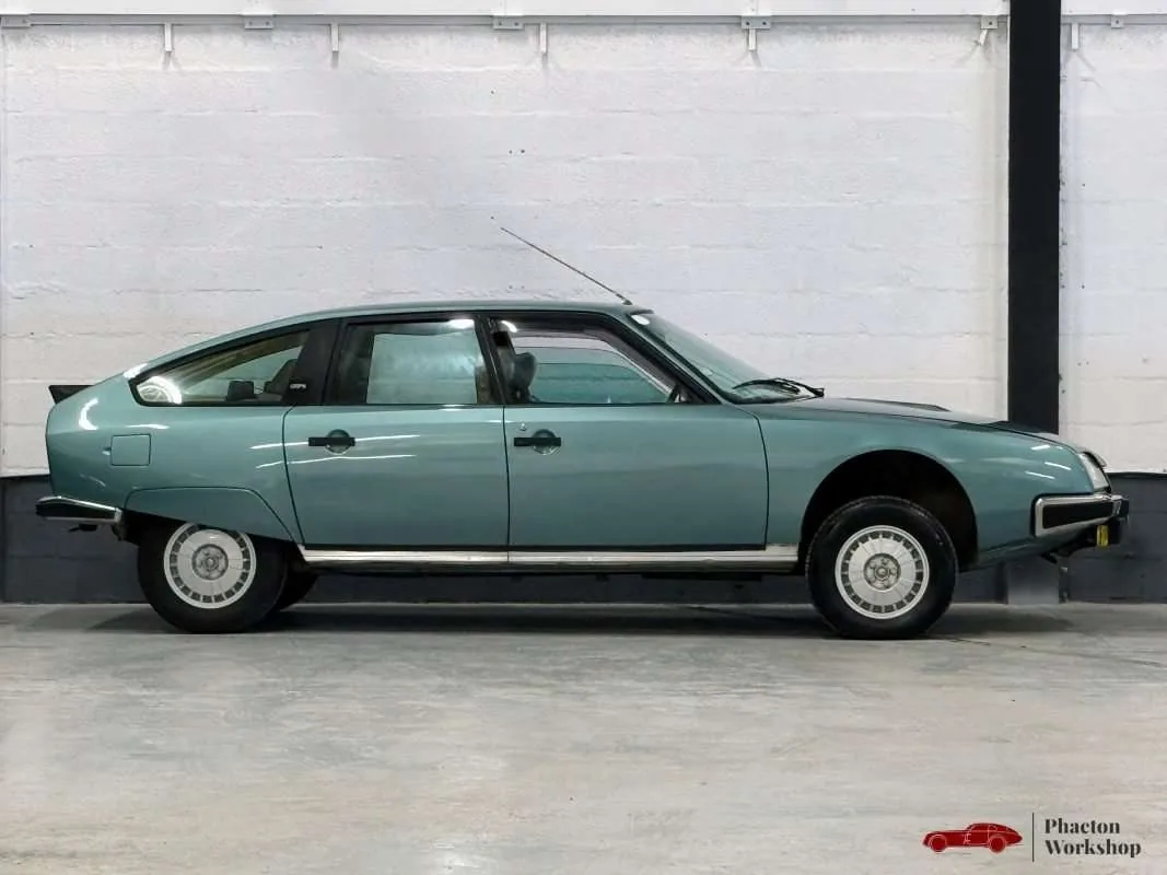 Citroën CX 25 GTi Turbo gris nacré de trois quarts avant