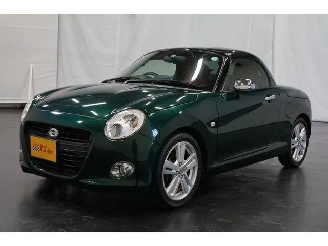 Daihatsu Copen jaune de trois quarts avant, toit rigide fermé
