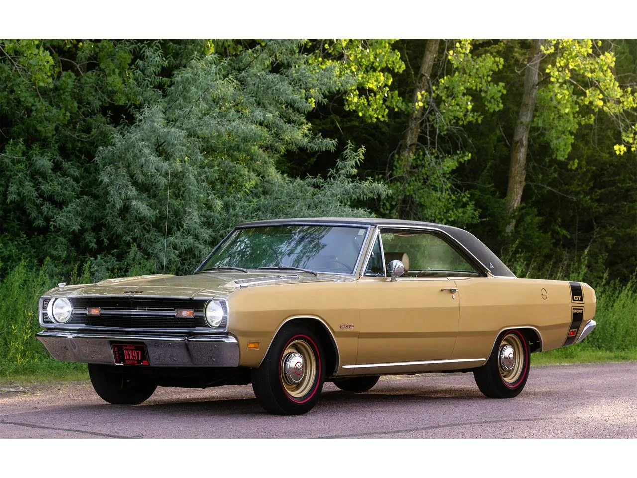 Dodge Dart Swinger de trois quarts avant
