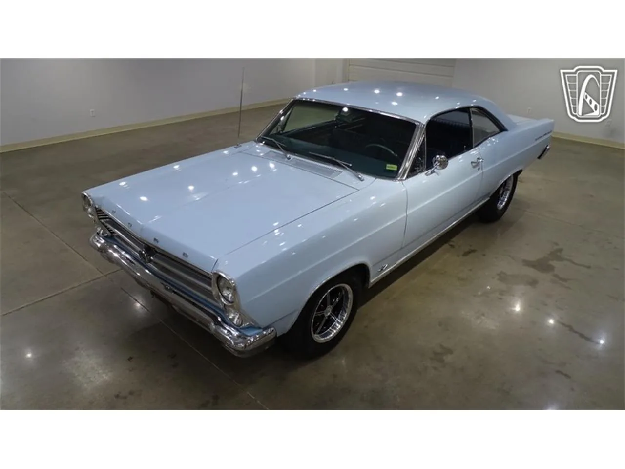Ford Fairlane GT 1966 de trois quarts avant
