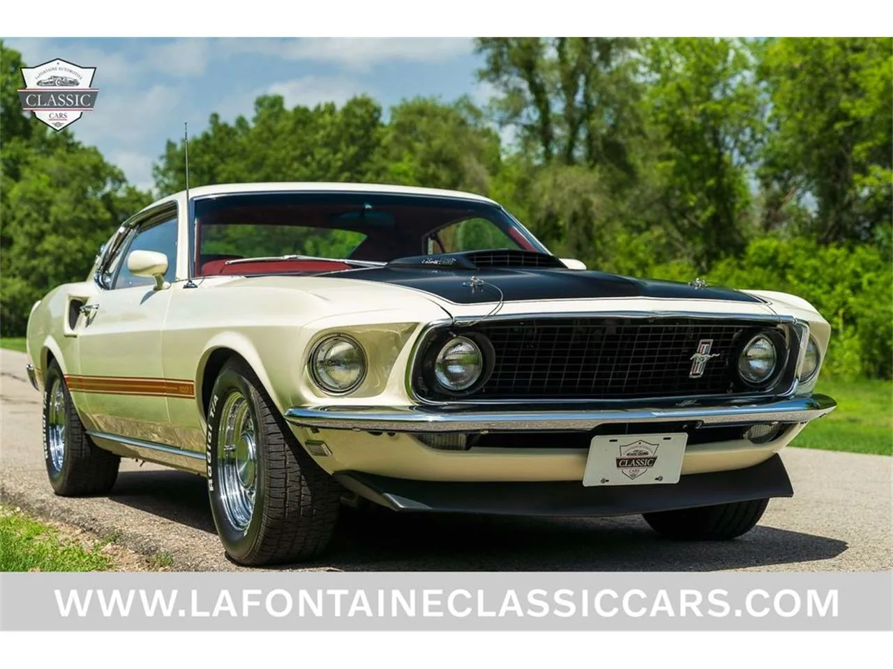 Ford Mustang fastback première génération de trois quarts avant