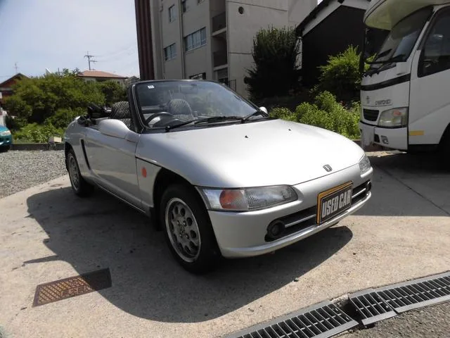 Honda Beat PP1 rouge Festival capote ouverte, de trois quarts avant