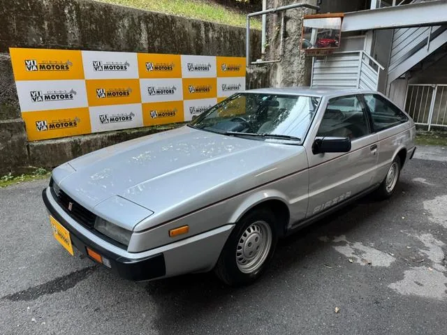 Isuzu Piazza de trois quarts avant, coupé dessiné par Giugiaro