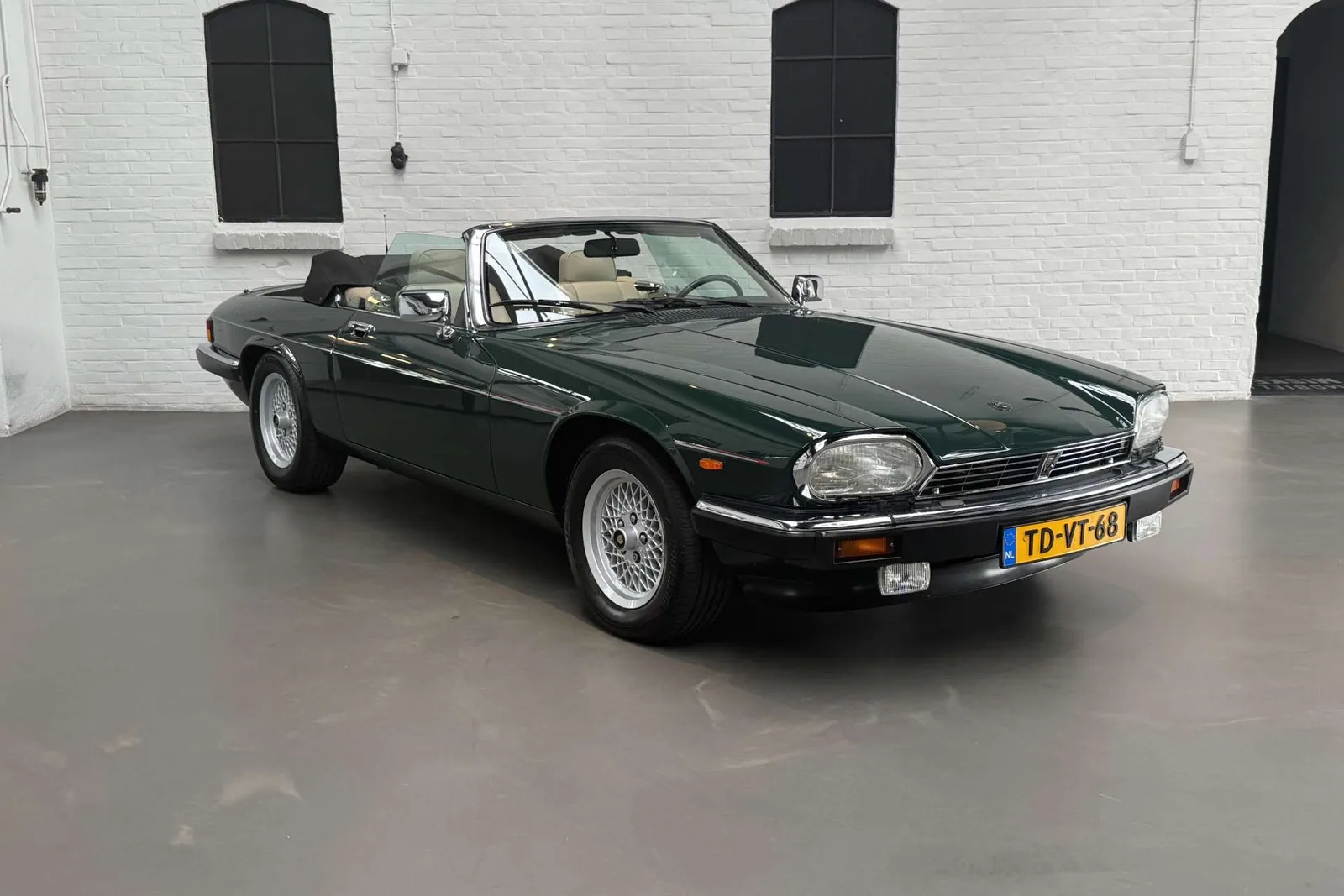 Jaguar XJS coupé V12 de trois quarts avant