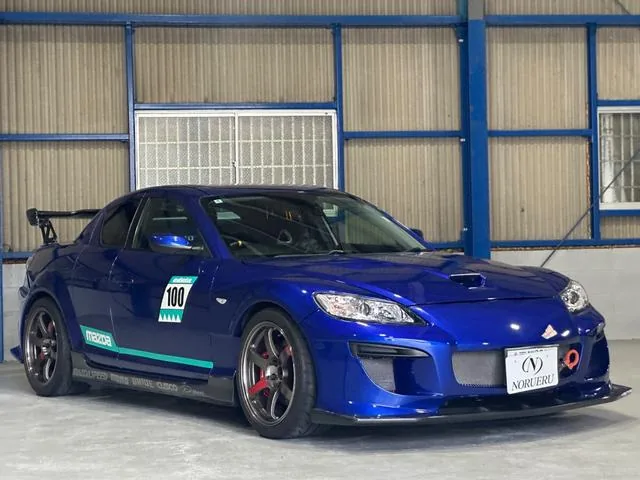 Mazda RX-8 bleue de trois quarts avant