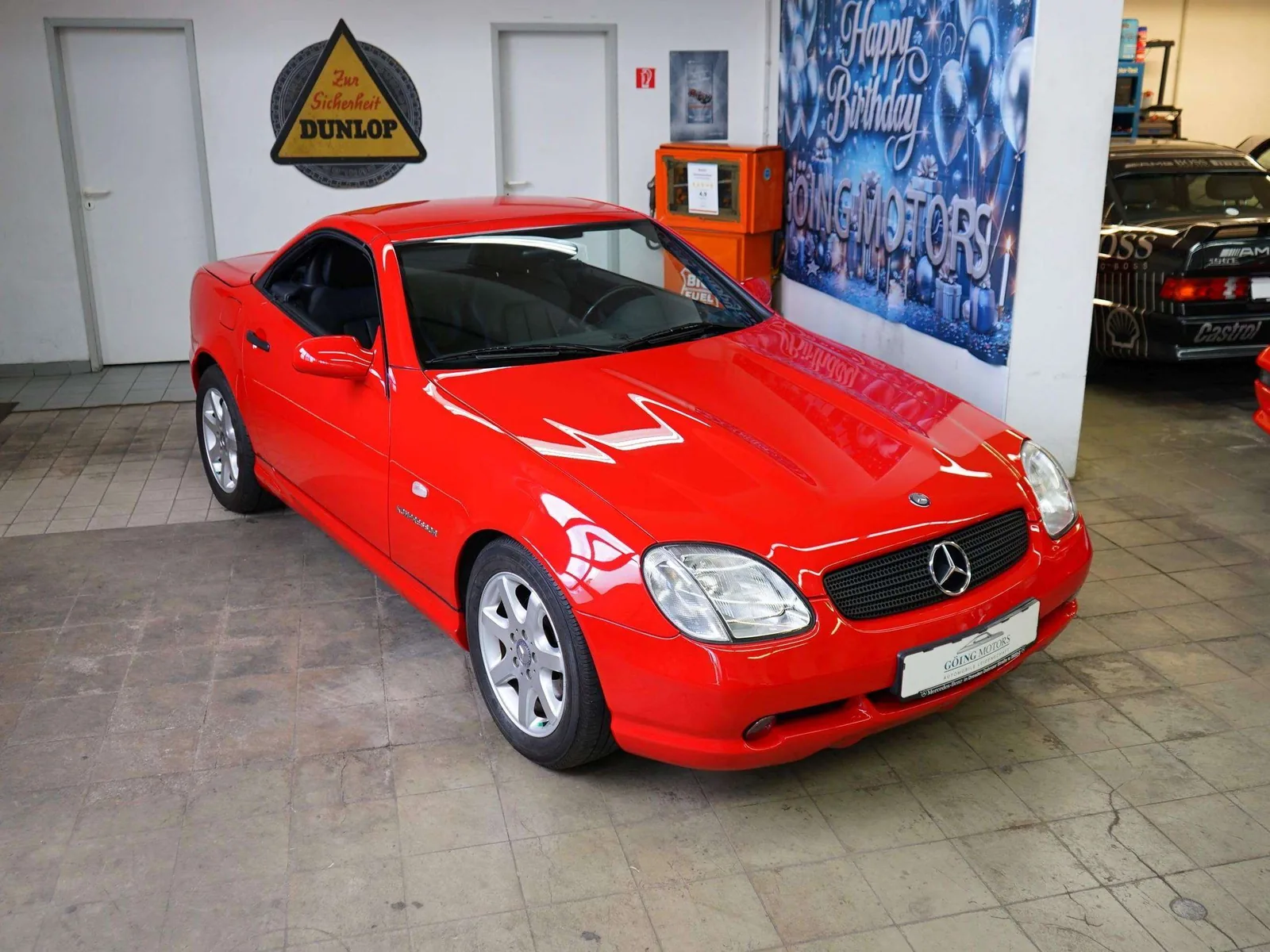 Mercedes-Benz SLK 230 Kompressor R170 argentée, toit ouvert, de trois quarts avant