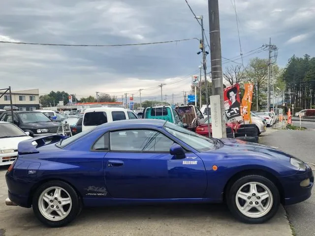 Mitsubishi FTO GPX jaune de trois quarts avant