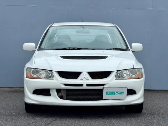 Mitsubishi Lancer Evolution berline de trois quarts avant
