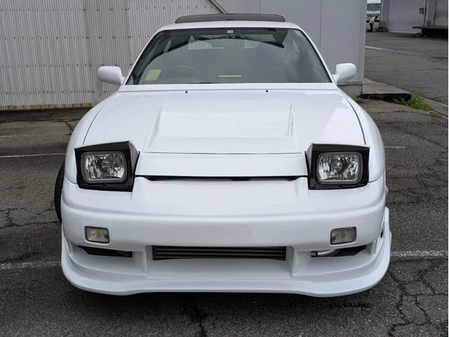 Nissan 180SX RPS13 de trois quarts avant, phares escamotables relevés
