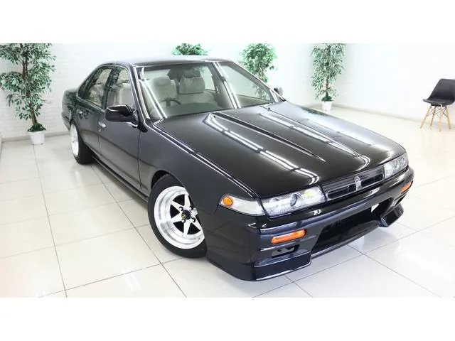 Nissan Cefiro A31 de trois quarts avant, berline tricorps JDM