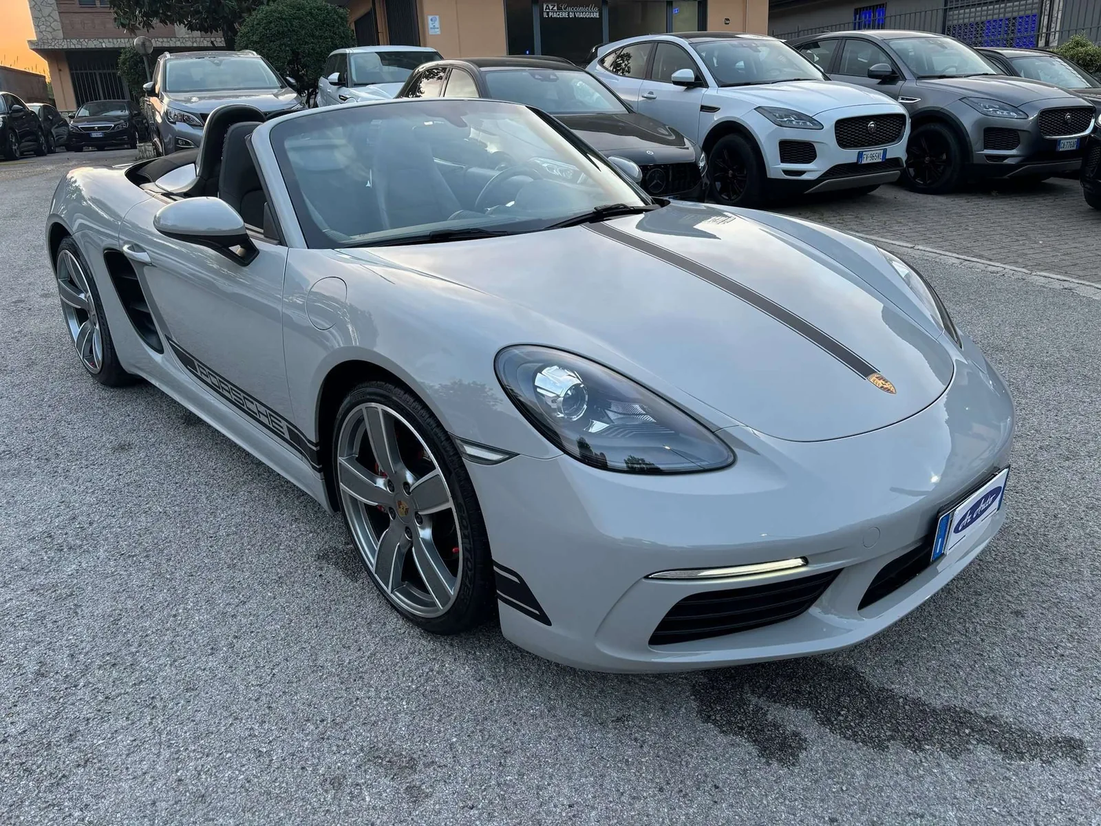 Porsche Boxster 986 Speed Yellow, capote ouverte, de trois quarts avant