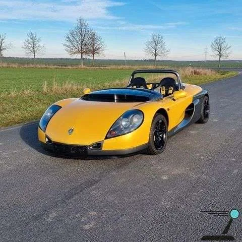 Renault Sport Spider jaune saute-vent de trois quarts avant, arceau apparent