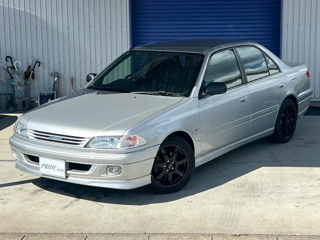 Toyota Carina E berline de trois quarts avant