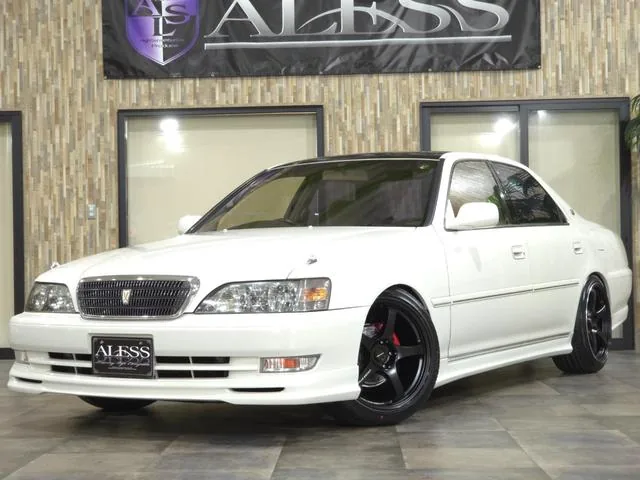 Toyota Cresta JZX100 blanche de trois quarts avant