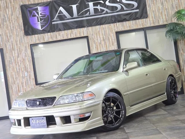 Toyota Mark II JZX100 Tourer V blanche de trois quarts avant